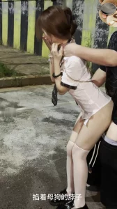 3P175黑丝长腿女大学生家和兄弟一起干！深夜带着老师马路中间露出