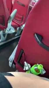 坐公交车最后一排轻一点