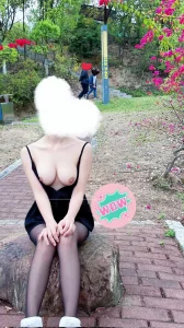 熟女上下套动的情形，时快时缓，时起时落，太饥渴了